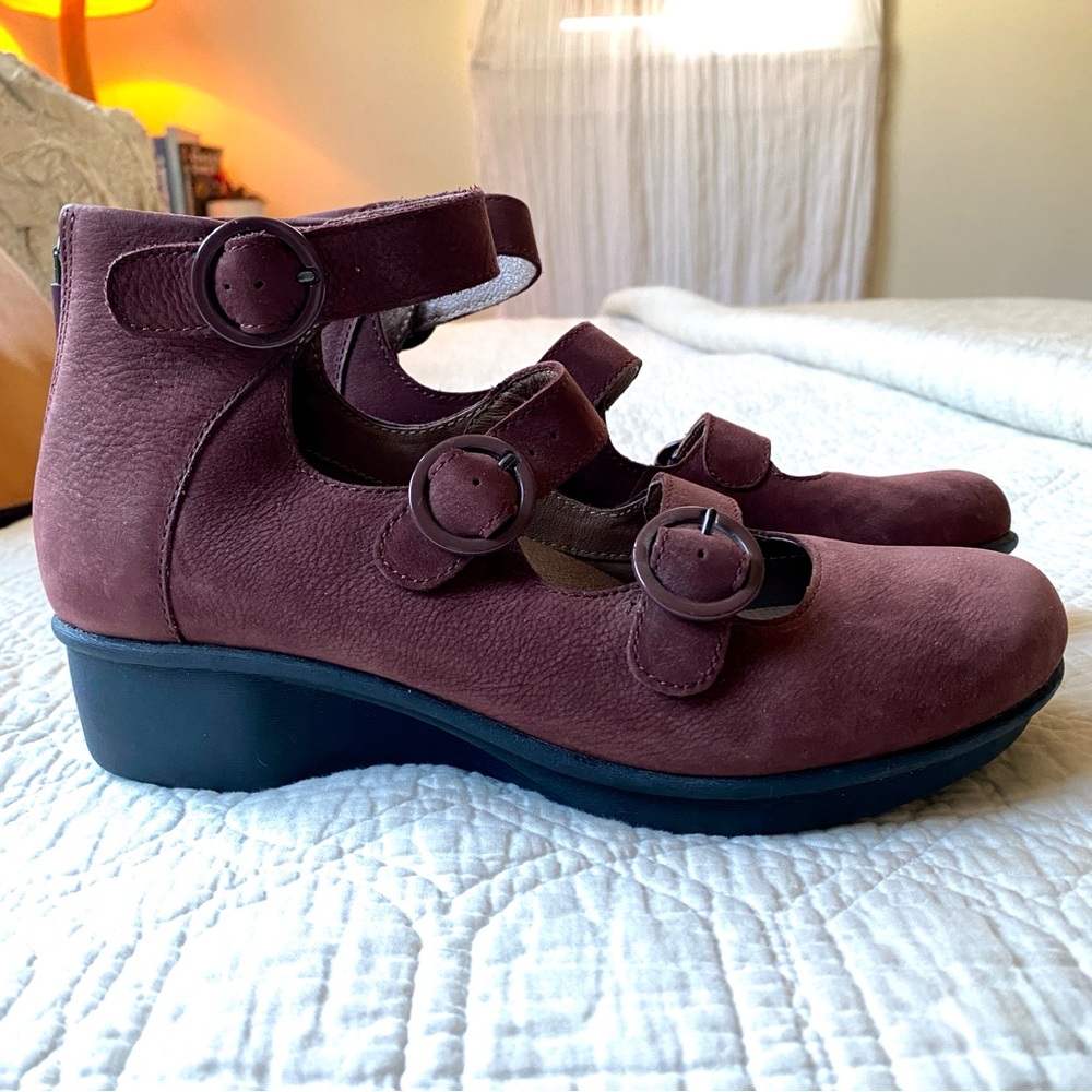 Dansko Red Burgundy Three Strap Wedge Heel Mary Jane High Heels Size 38 - Picture 5 of 16